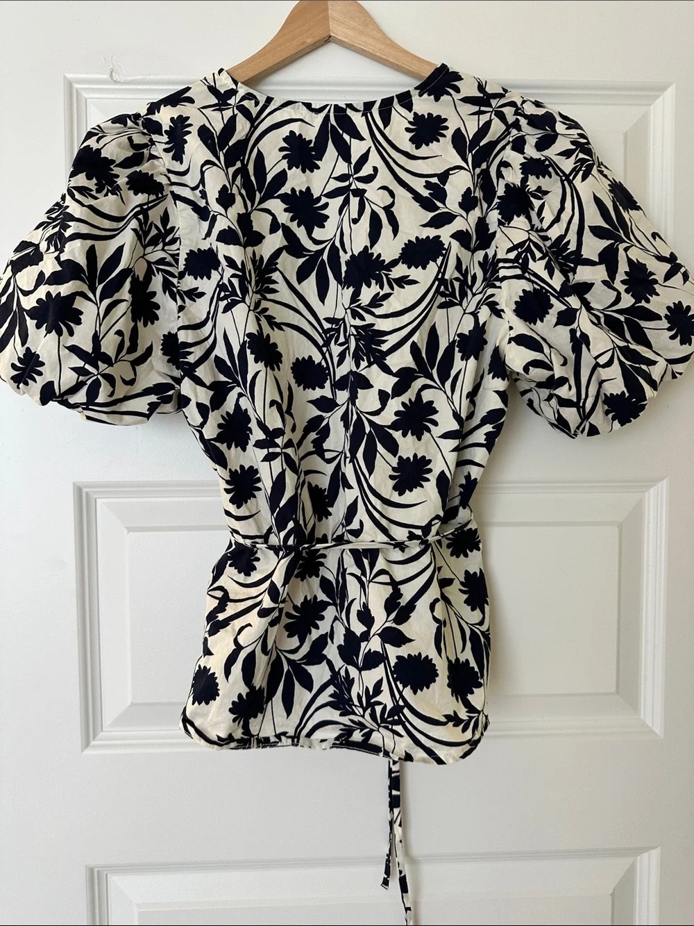 Whimsical Old Navy Puff Sleeve Blouse - Navy and Creamy White